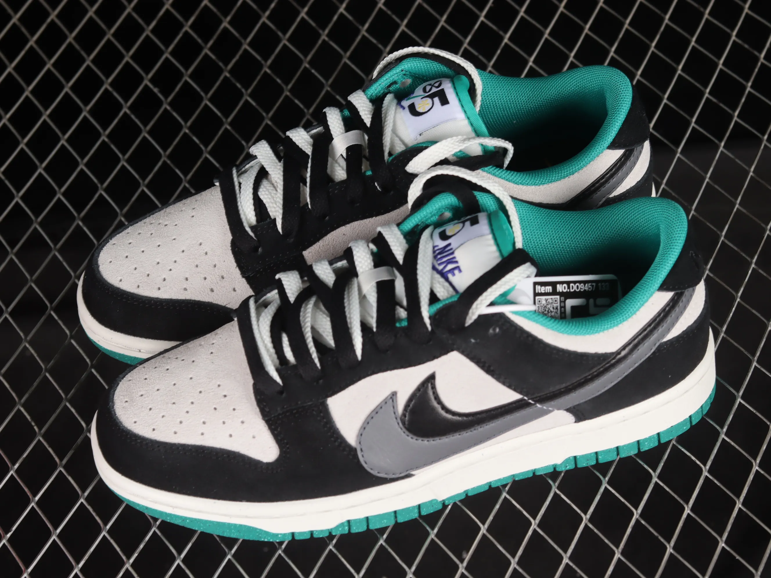 All categories Nk SB Dunk series Nk SB Dunk Low low-top sneakers Nk SB Dunk Low "85" black and gray double hook strap black and green SB low-top sports and leisure sneakers DO9457-133